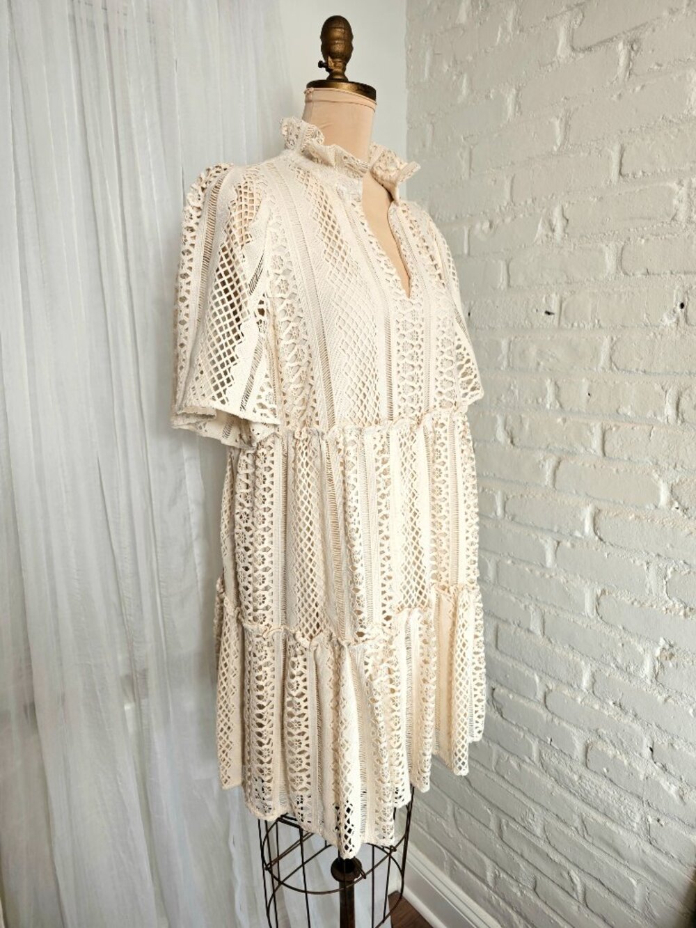 Tuckernuck NWT Cream Eyelet Lace Tiered Mini Dress  Size L - Picture 3 of 10